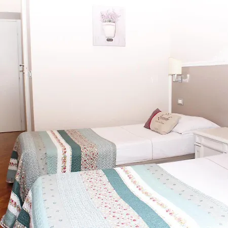 לינה וארוחת בוקר Grand Tour 4rooms