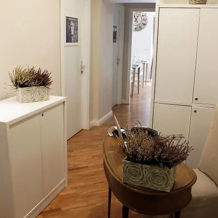 לינה וארוחת בוקר Grand Tour 4rooms