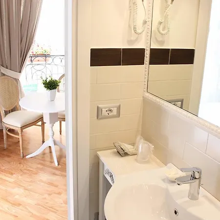 Grand Tour 4rooms B&B 2*