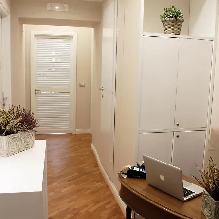 Grand Tour 4rooms Bed & Breakfast Naples