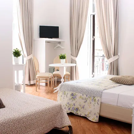 Grand Tour 4rooms Bed & Breakfast Naples